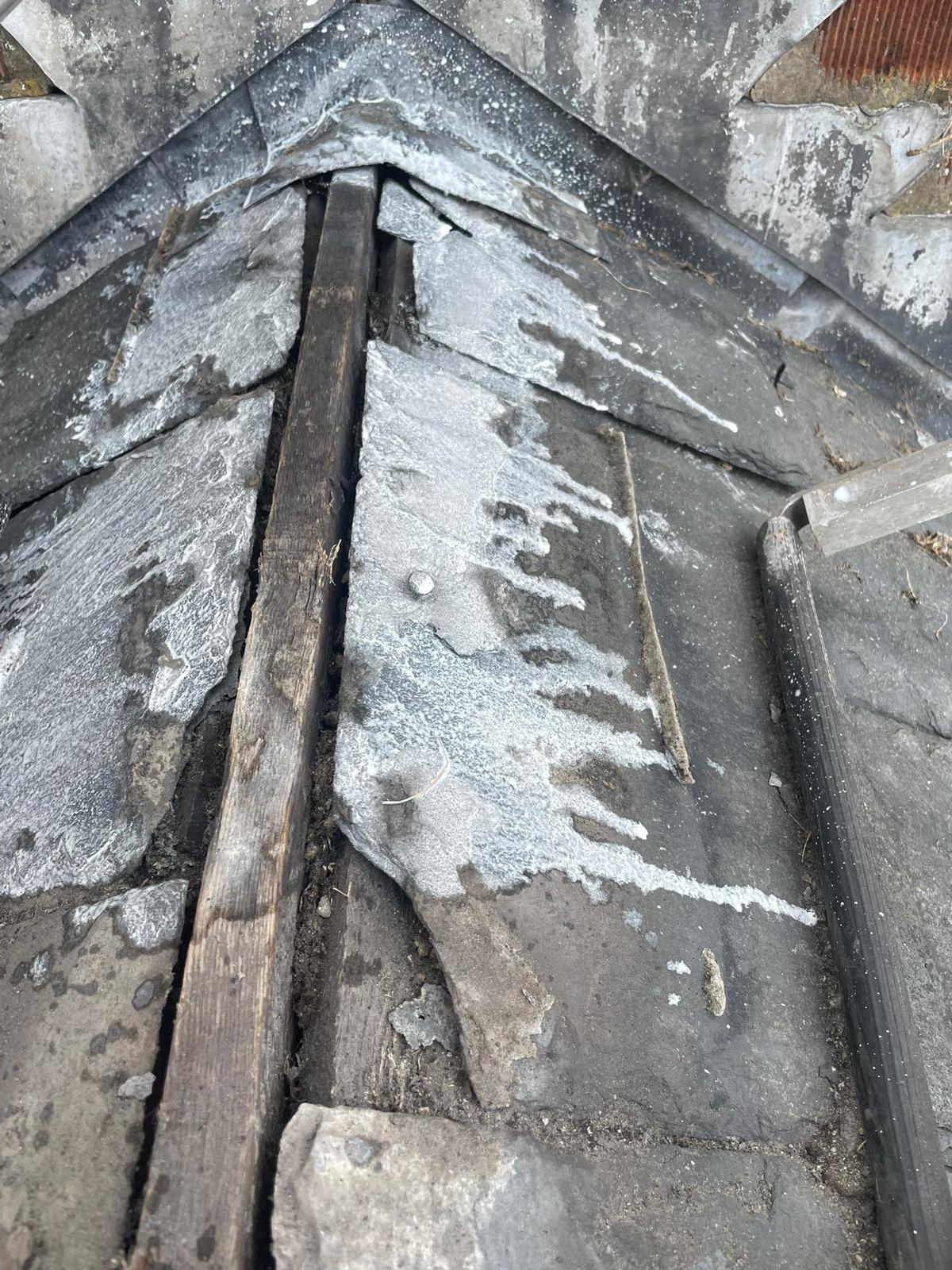 Mr Roofer UK ridge tile re-bedding and repointing